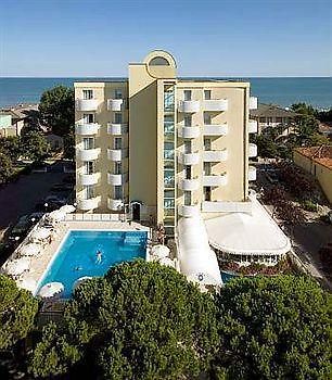 Salus Smart & Chic Hotel Лідо-ді-Єзоло Екстер'єр фото