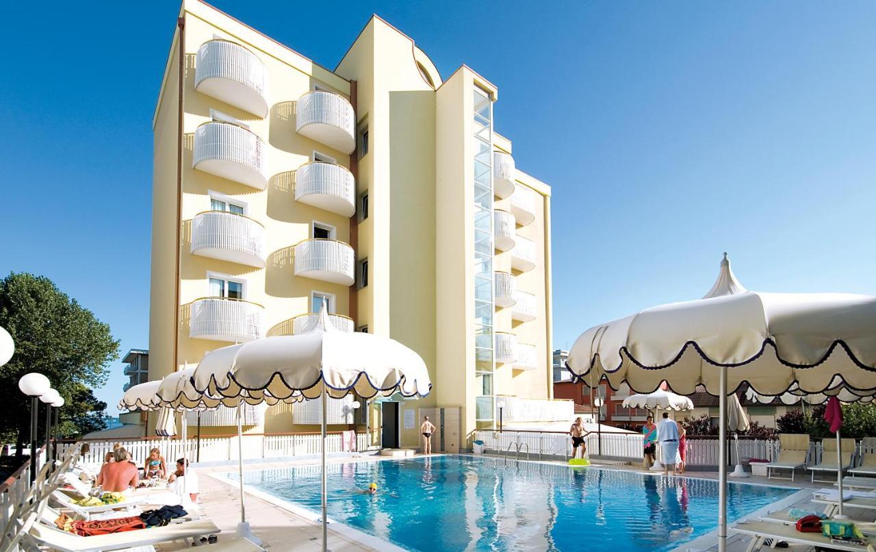 Salus Smart & Chic Hotel Лідо-ді-Єзоло Екстер'єр фото