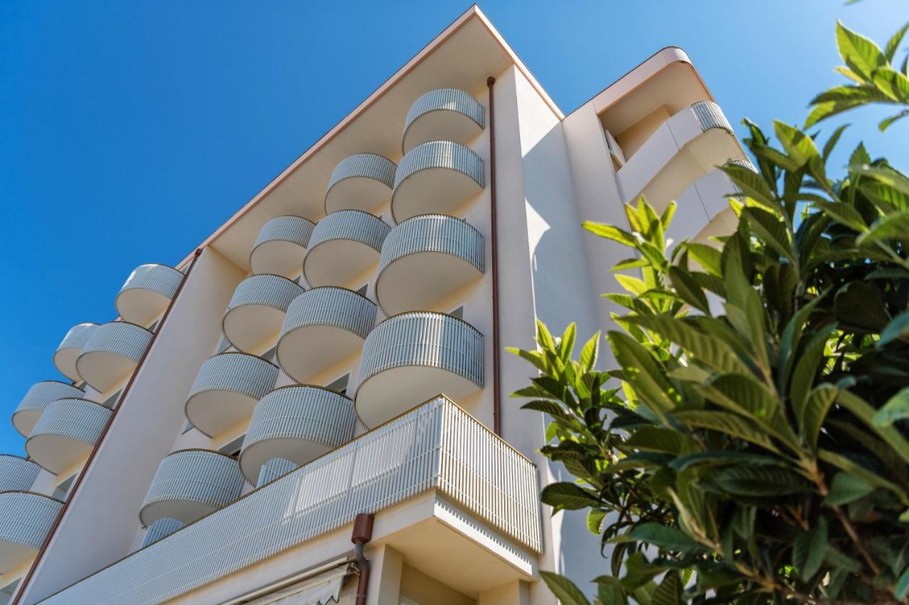 Salus Smart & Chic Hotel Лідо-ді-Єзоло Екстер'єр фото