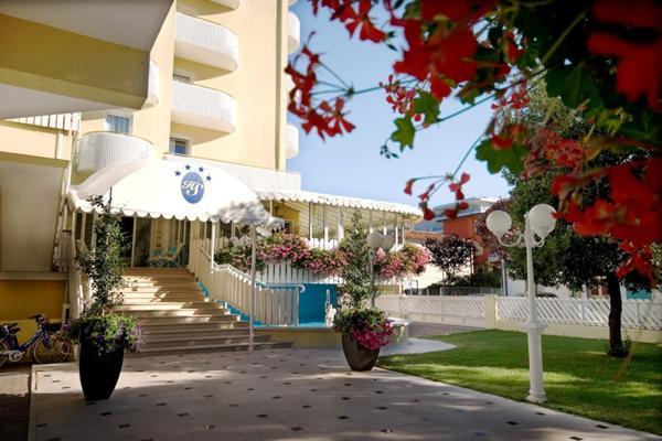 Salus Smart & Chic Hotel Лідо-ді-Єзоло Екстер'єр фото